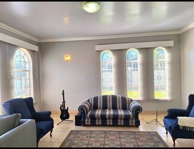 4 BEDROOM HOUSE FOR SALE IN FLAMWOOD